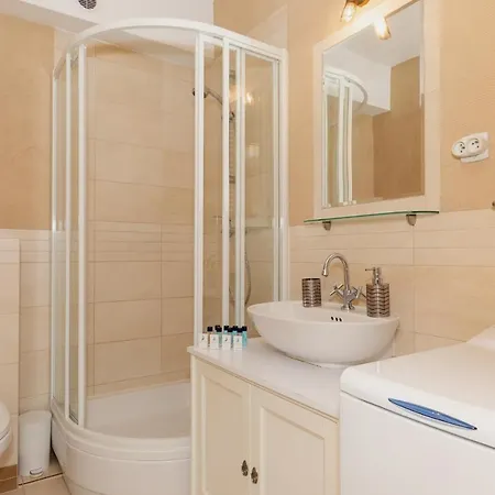 Spacerowa With Parking By Renters דירה *