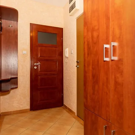 Spacerowa With Parking By Renters דירה קולובז'ג