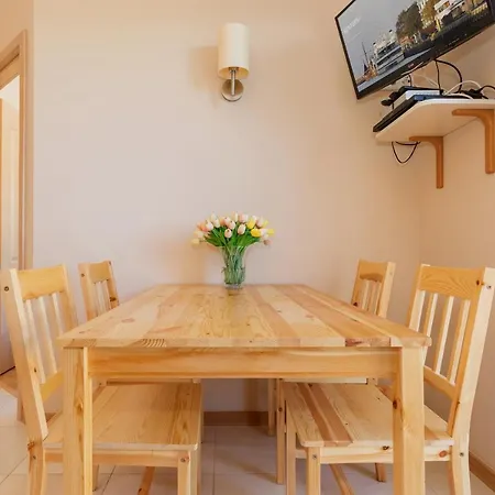 Spacerowa With Parking By Renters דירה קולובז'ג