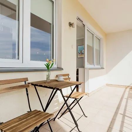 Spacerowa With Parking By Renters Apartment
