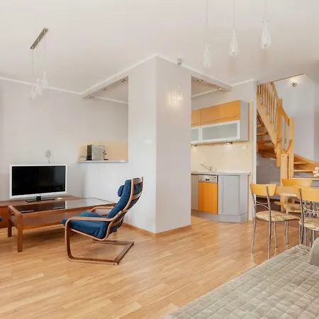 Spacerowa With Parking By Renters Apartment