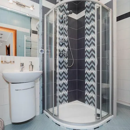 Spacerowa With Parking By Renters דירה