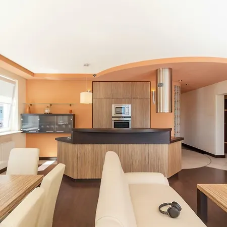 Spacerowa With Parking By Renters Apartment *