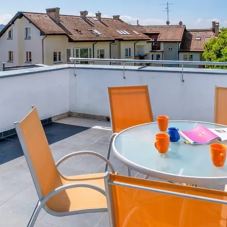 Spacerowa With Parking By Renters Apartment *