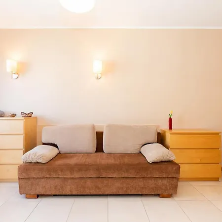 Spacerowa With Parking By Renters Apartment