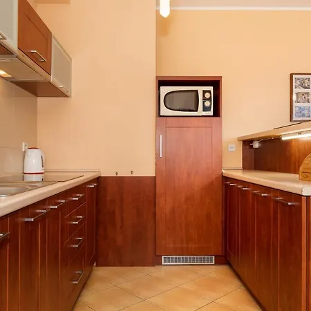 Spacerowa With Parking By Renters Apartamento Kołobrzeg